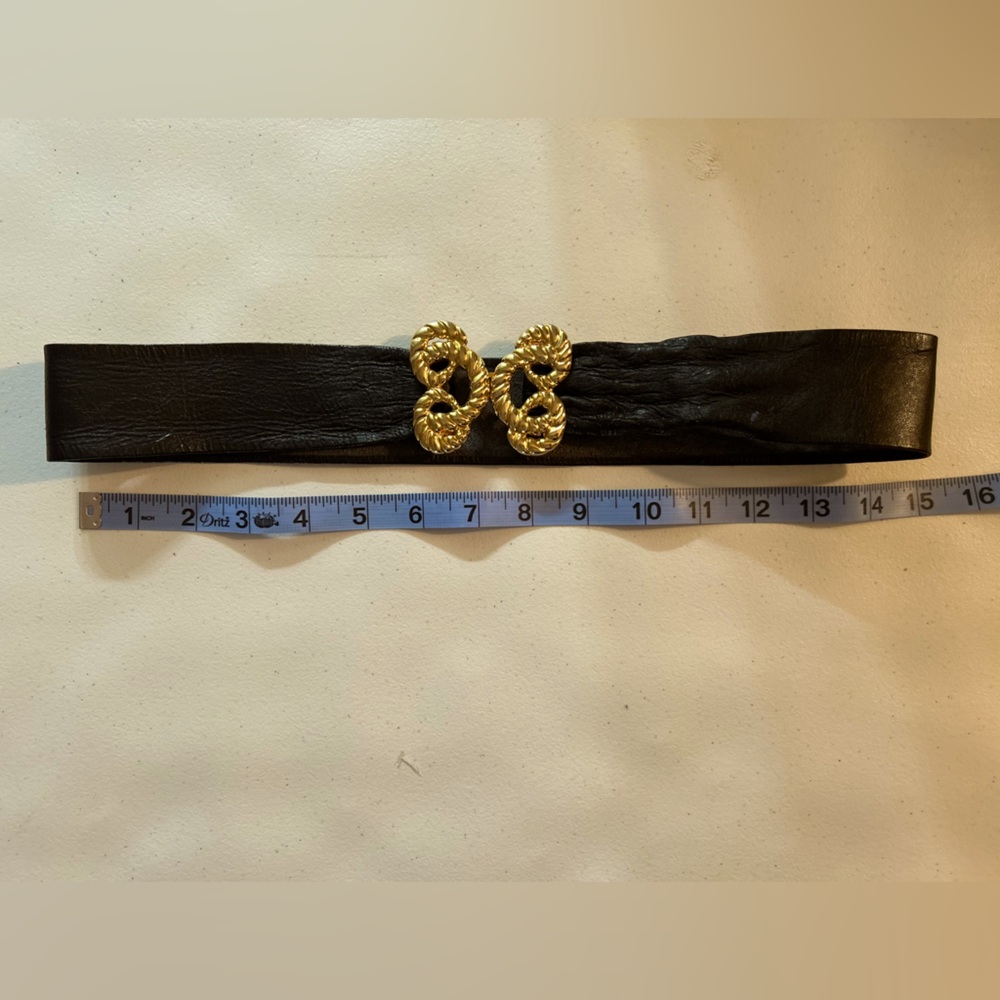 Gold-Tone Knot Buckle Black Leather Waist Belt